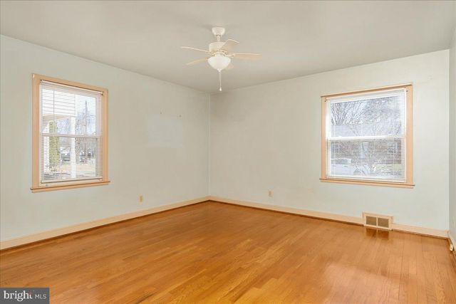 301 AVON RD, Hagerstown, MD 21740