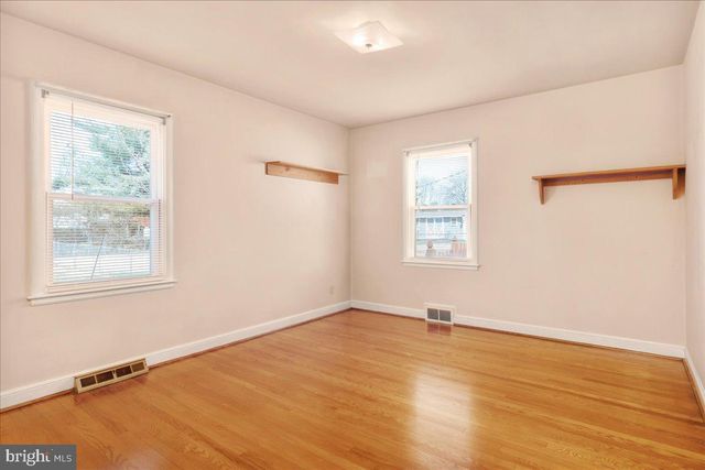 301 AVON RD, Hagerstown, MD 21740