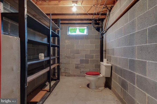 301 AVON RD, Hagerstown, MD 21740