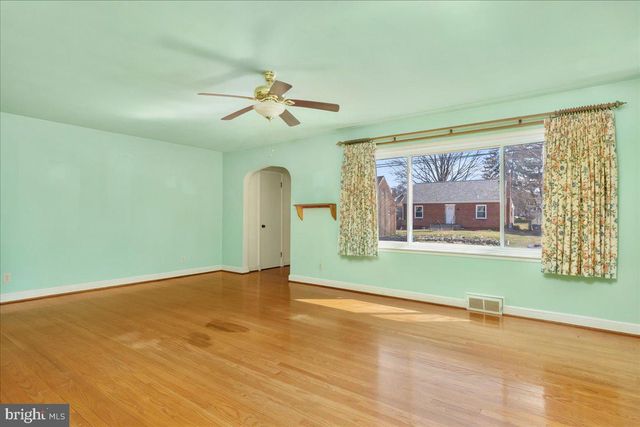 301 AVON RD, Hagerstown, MD 21740