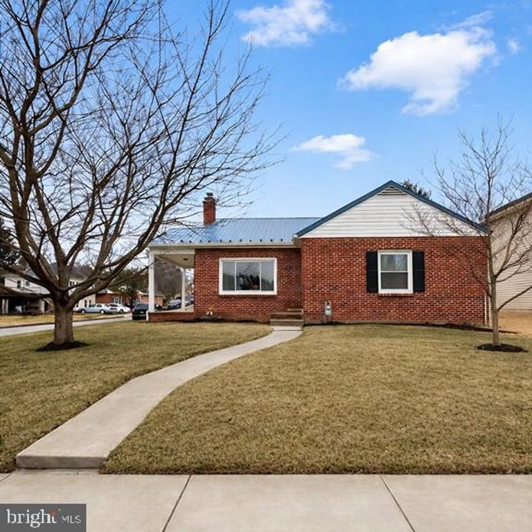 301 AVON RD, Hagerstown, MD 21740