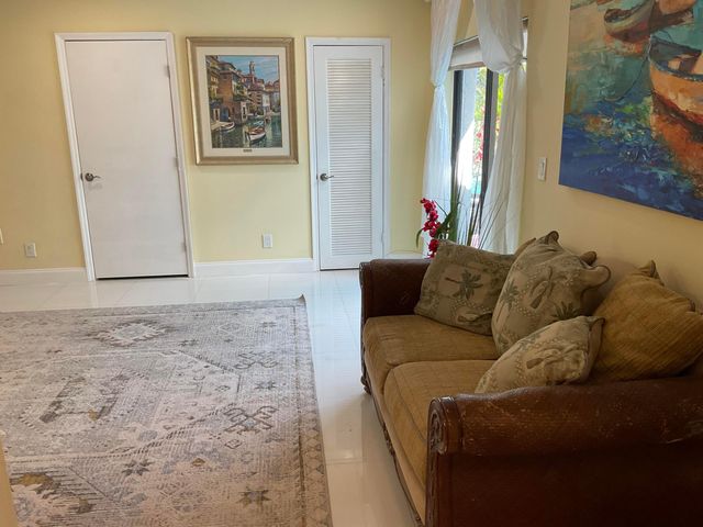 10477 NW 4th Street, Coral Springs, FL 33071