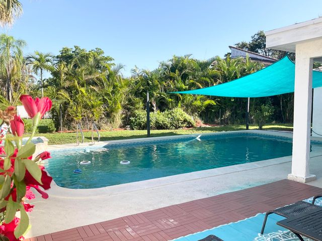 10477 NW 4th Street, Coral Springs, FL 33071