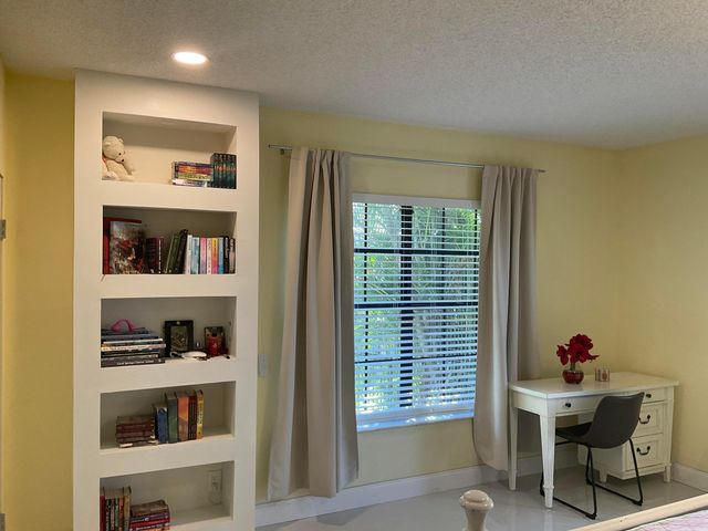 10477 NW 4th Street, Coral Springs, FL 33071