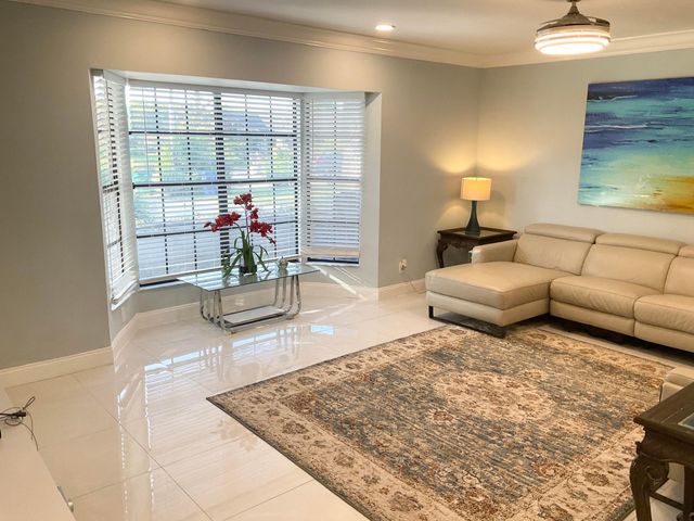 10477 NW 4th Street, Coral Springs, FL 33071