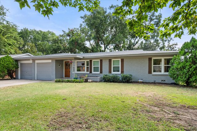 1025 Park Center Street, Benbrook, TX 76126
