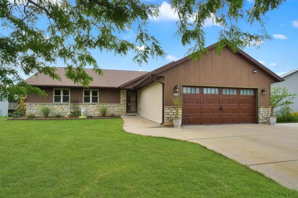1109 Spruce STREET, West Bend, WI 53090