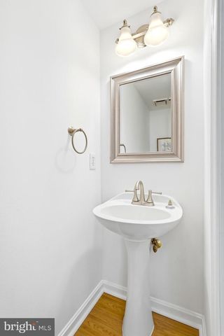 43213 WAYSIDE CIR, Ashburn, VA 20147