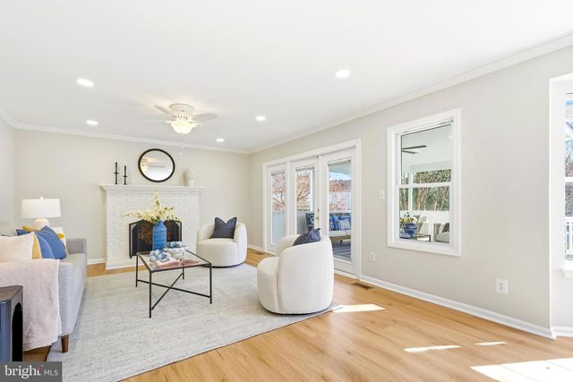 43213 WAYSIDE CIR, Ashburn, VA 20147