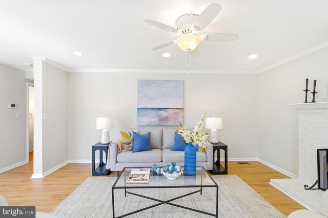 43213 WAYSIDE CIR, Ashburn, VA 20147