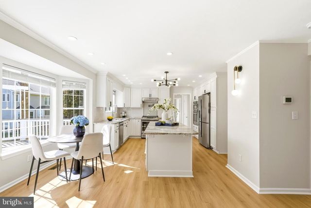 43213 WAYSIDE CIR, Ashburn, VA 20147