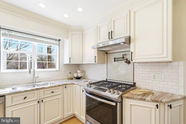 43213 WAYSIDE CIR, Ashburn, VA 20147