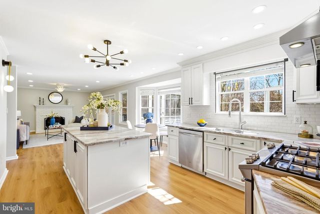 43213 WAYSIDE CIR, Ashburn, VA 20147