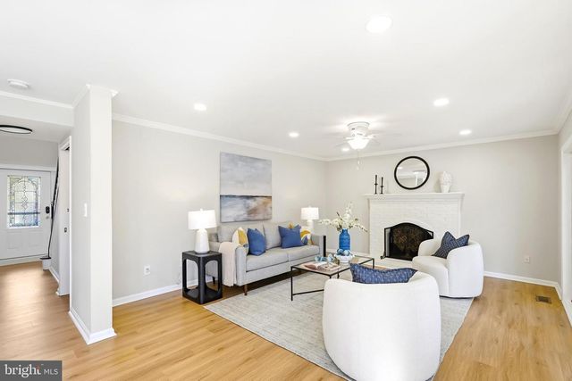 43213 WAYSIDE CIR, Ashburn, VA 20147