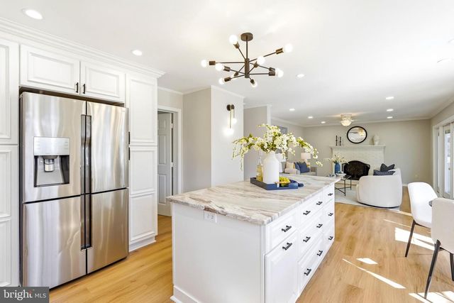 43213 WAYSIDE CIR, Ashburn, VA 20147