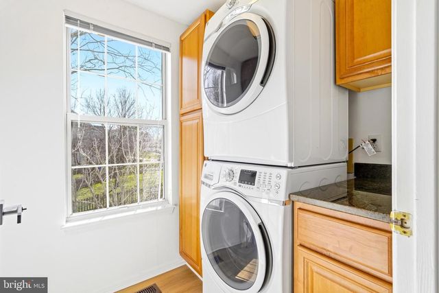 43213 WAYSIDE CIR, Ashburn, VA 20147