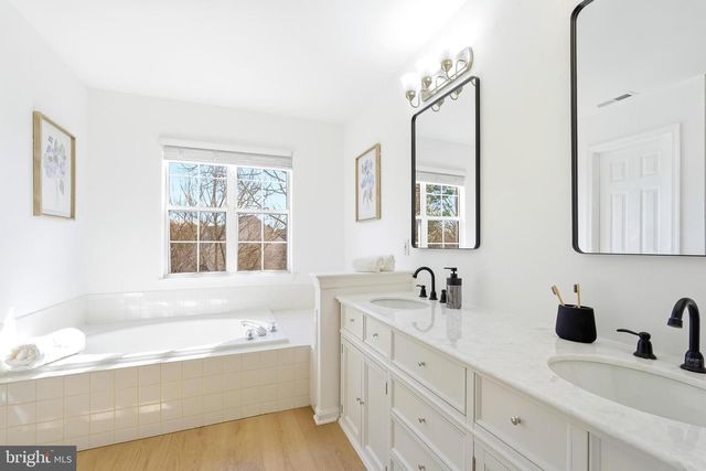 43213 WAYSIDE CIR, Ashburn, VA 20147