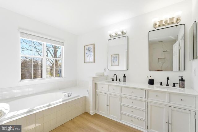 43213 WAYSIDE CIR, Ashburn, VA 20147