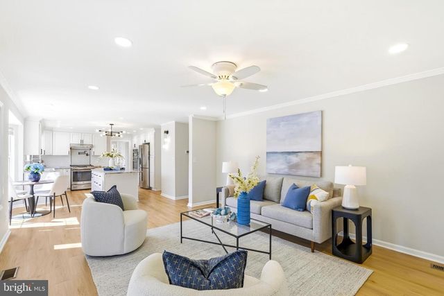 43213 WAYSIDE CIR, Ashburn, VA 20147