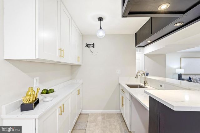 43213 WAYSIDE CIR, Ashburn, VA 20147