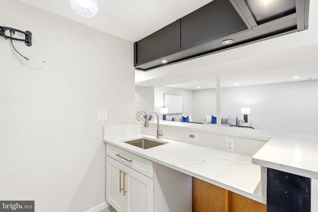 43213 WAYSIDE CIR, Ashburn, VA 20147