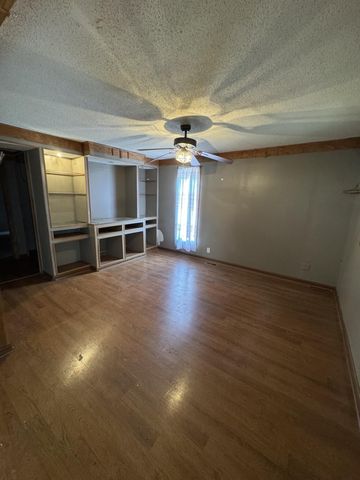 41 N Michigan Avenue, Hobart, IN 46342
