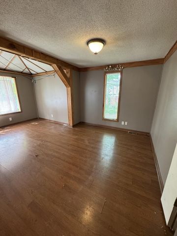 41 N Michigan Avenue, Hobart, IN 46342