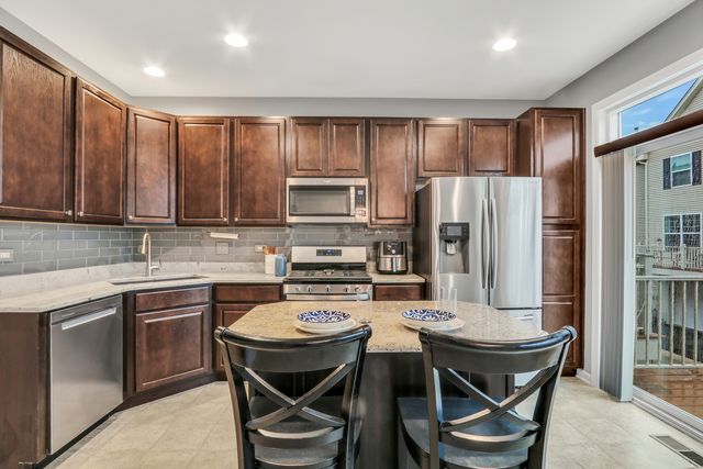 297 Lionel Drive, Grayslake, IL 60030