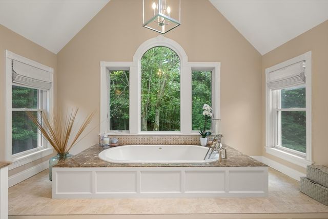 23 Longwood Dr, Hopkinton, MA 01748