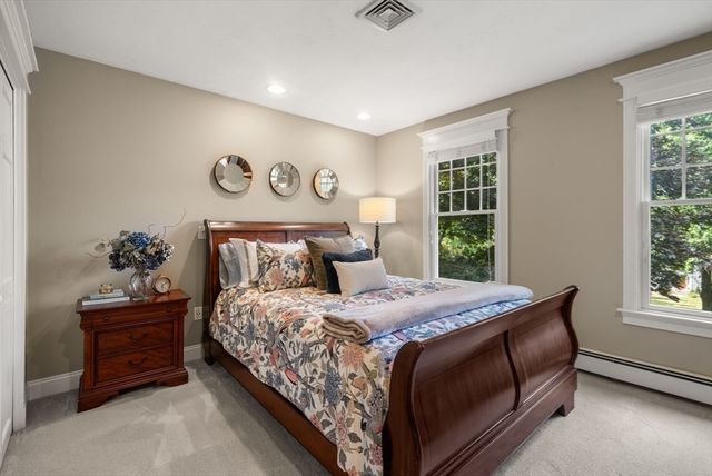 23 Longwood Dr, Hopkinton, MA 01748