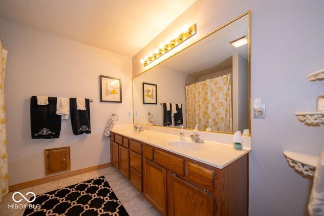 12040 Kingfisher Circle, Indianapolis, IN 46236