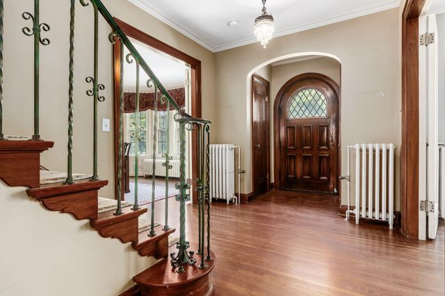 2165 S Parkway Drive, Columbus, OH 43221