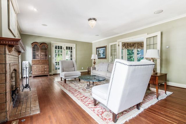 2165 S Parkway Drive, Columbus, OH 43221