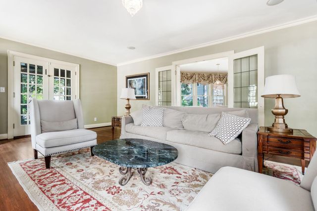 2165 S Parkway Drive, Columbus, OH 43221