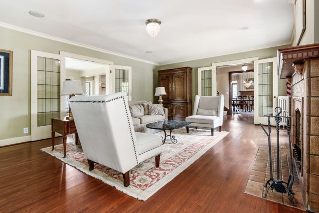 2165 S Parkway Drive, Columbus, OH 43221