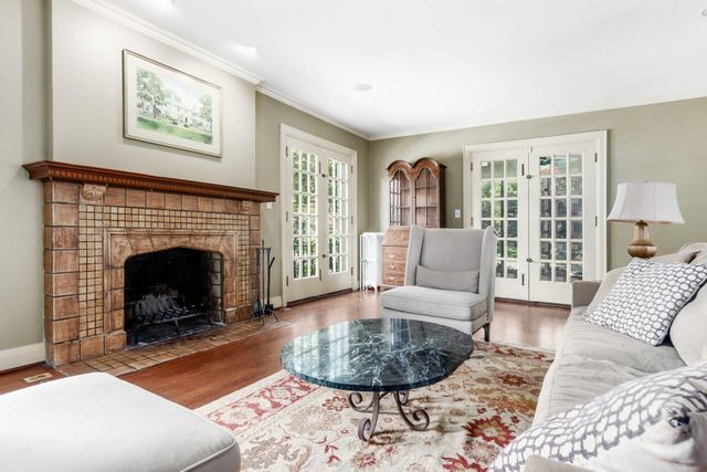 2165 S Parkway Drive, Columbus, OH 43221