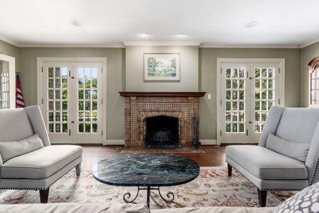 2165 S Parkway Drive, Columbus, OH 43221