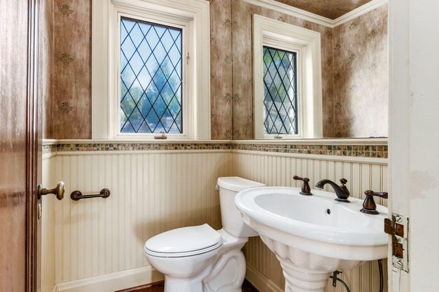 2165 S Parkway Drive, Columbus, OH 43221