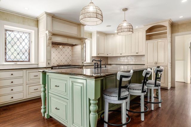 2165 S Parkway Drive, Columbus, OH 43221