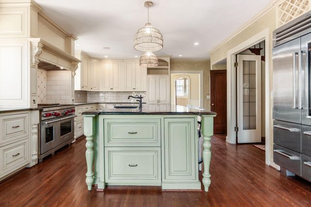 2165 S Parkway Drive, Columbus, OH 43221