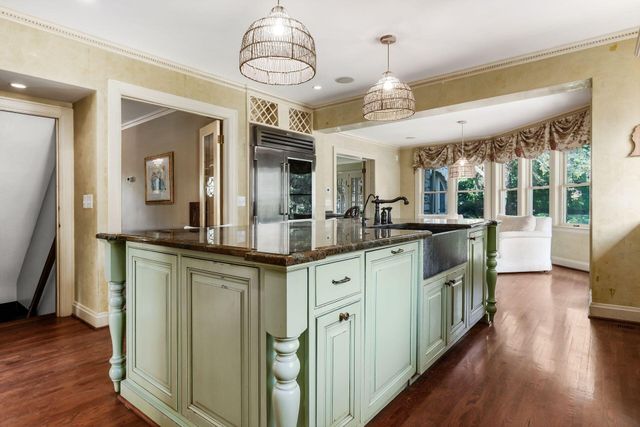 2165 S Parkway Drive, Columbus, OH 43221