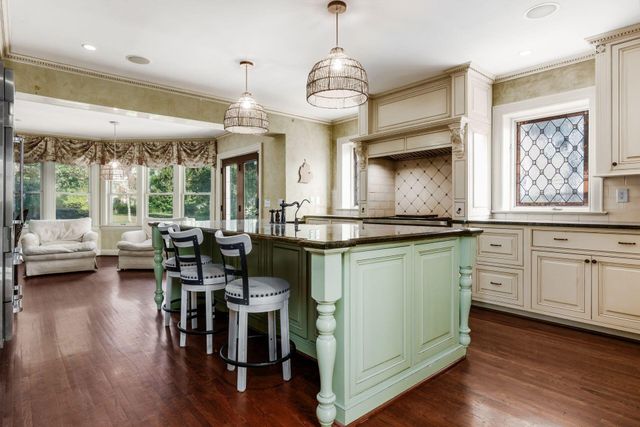 2165 S Parkway Drive, Columbus, OH 43221