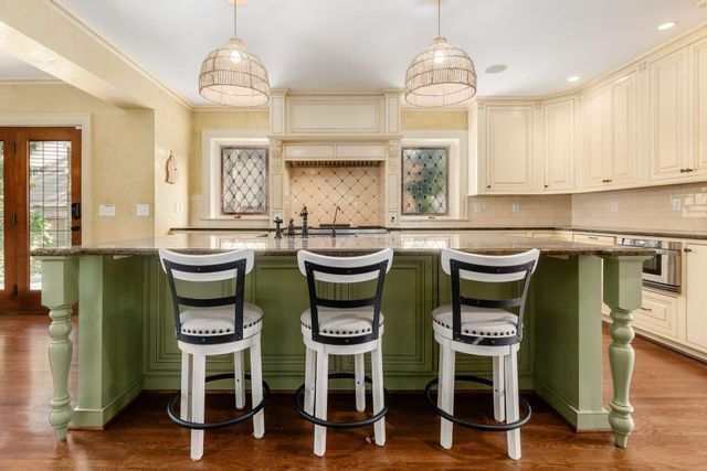 2165 S Parkway Drive, Columbus, OH 43221