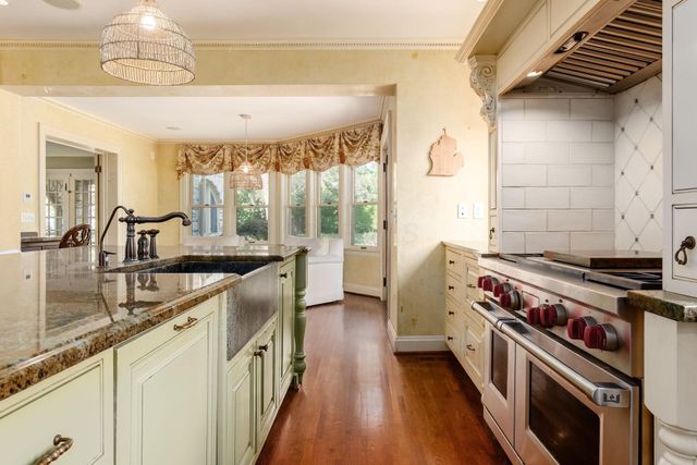 2165 S Parkway Drive, Columbus, OH 43221