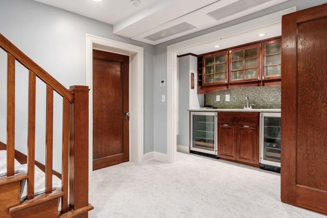 2165 S Parkway Drive, Columbus, OH 43221