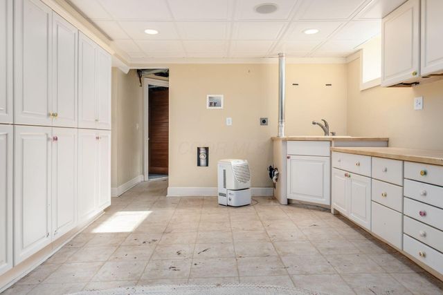 2165 S Parkway Drive, Columbus, OH 43221