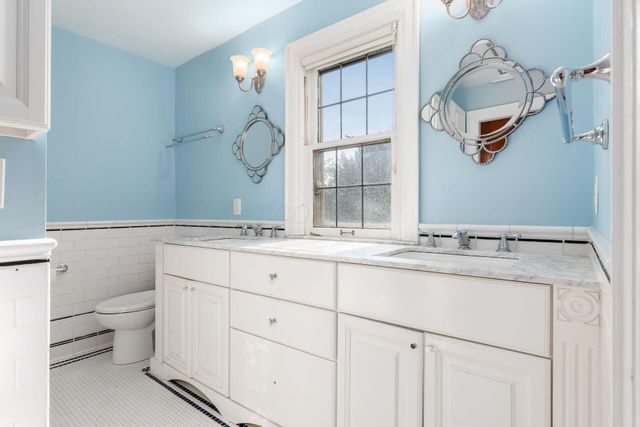 2165 S Parkway Drive, Columbus, OH 43221