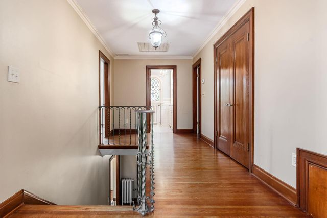 2165 S Parkway Drive, Columbus, OH 43221