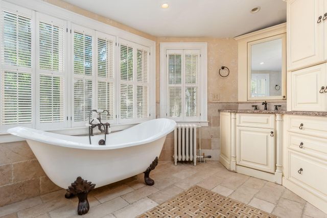 2165 S Parkway Drive, Columbus, OH 43221