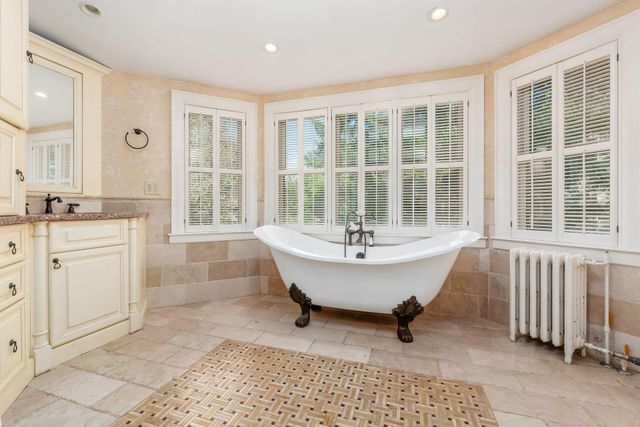 2165 S Parkway Drive, Columbus, OH 43221